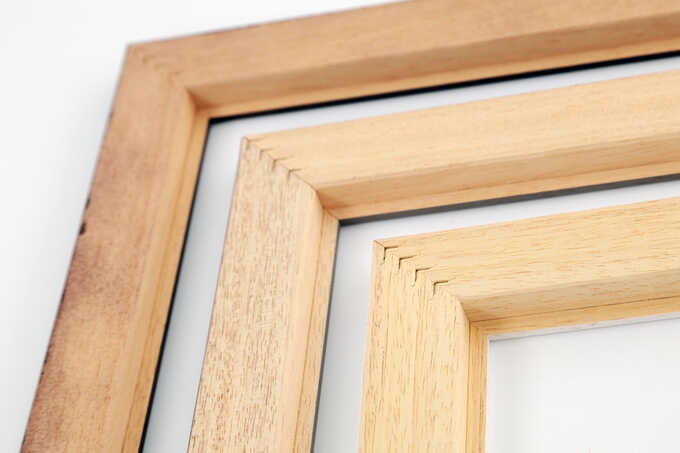 Cadres vue de dos avec montage artisanale par agrafes à cadres