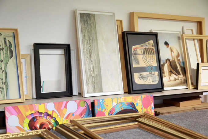 Atelier pour encadrement des tirages en cadres américains