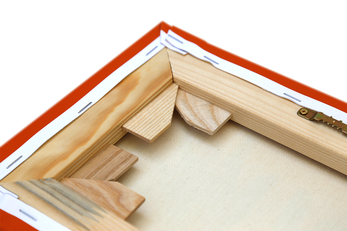 châssis en bois avec clés de tension