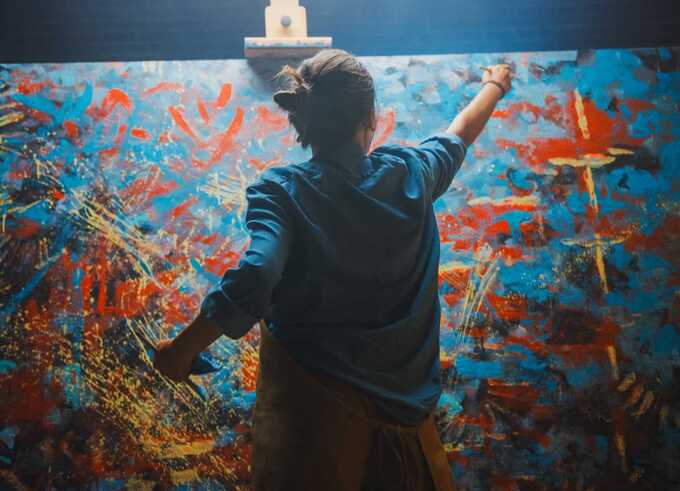 peindre sur une toile tendue imprimée