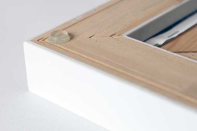 plot adhésif à placer derrière les cadres ou tableaux